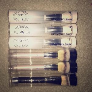 IT cosmetic brushes